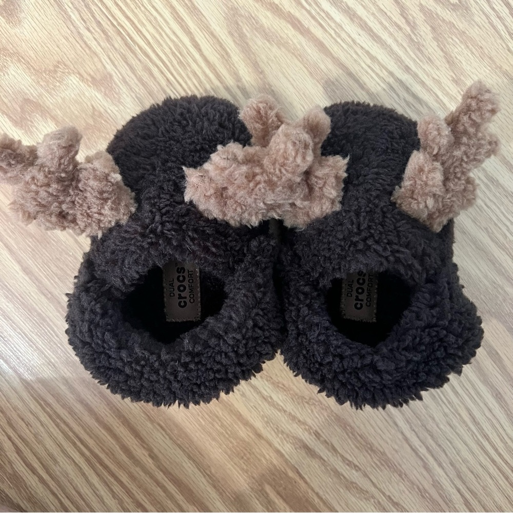 CROCS Kids' Dark Brown Fuzzy Moose Slippers toddler size 6